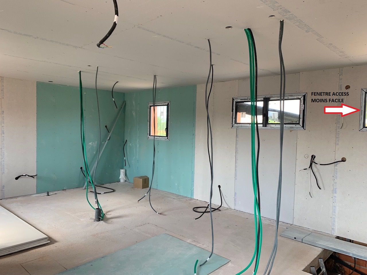 Vue de locaux en travaux avant les finitions et la remise en propreté