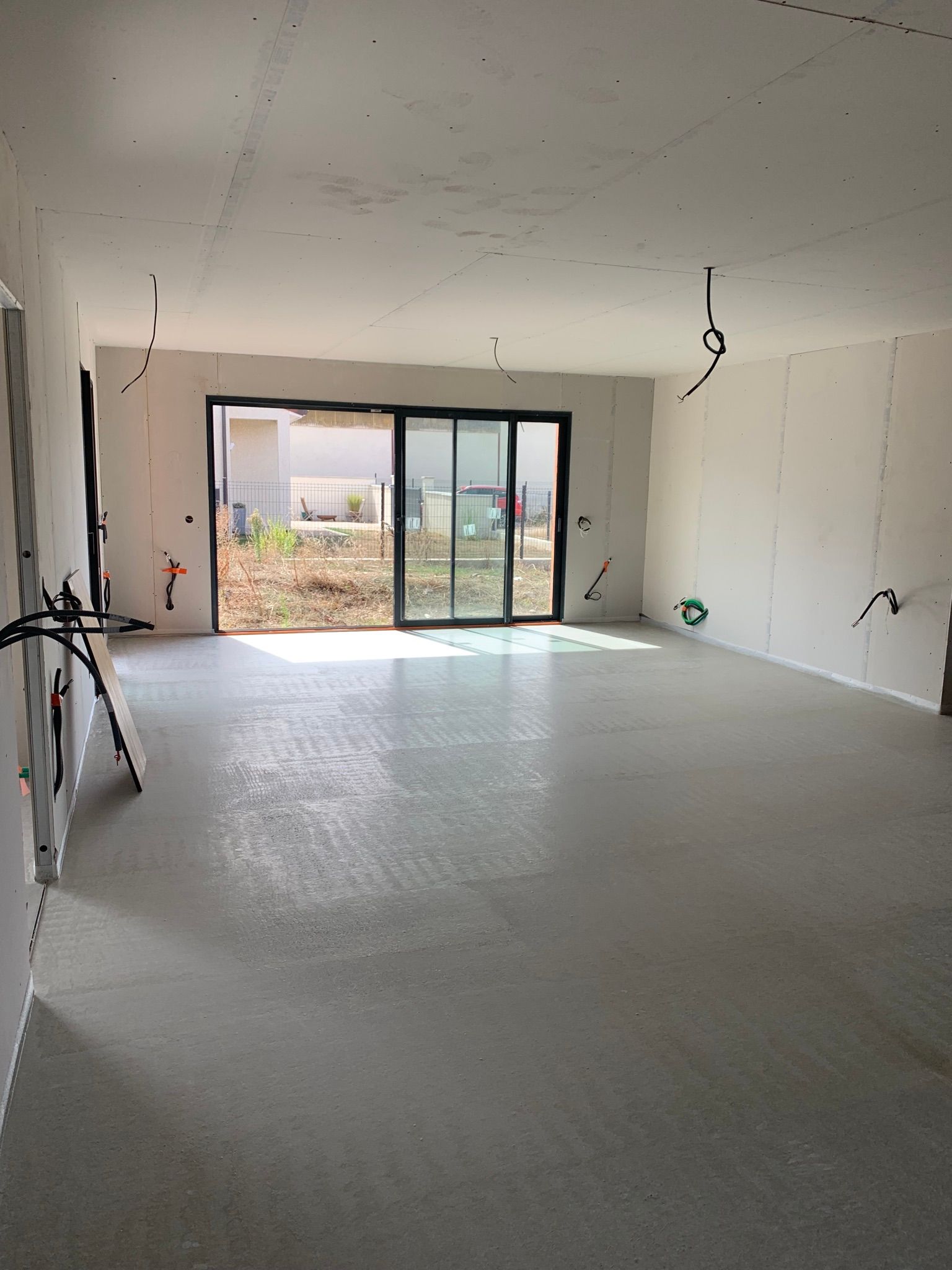 Vue de locaux en travaux avant les finitions et la remise en propreté